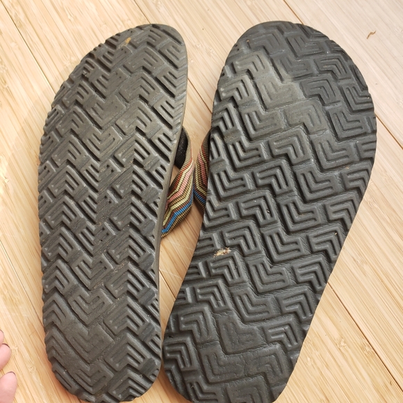 Teva Women's Size 10/41 Canvas Zig Zag Rainbow Flip Flop Sandals - Picture 2 of 4